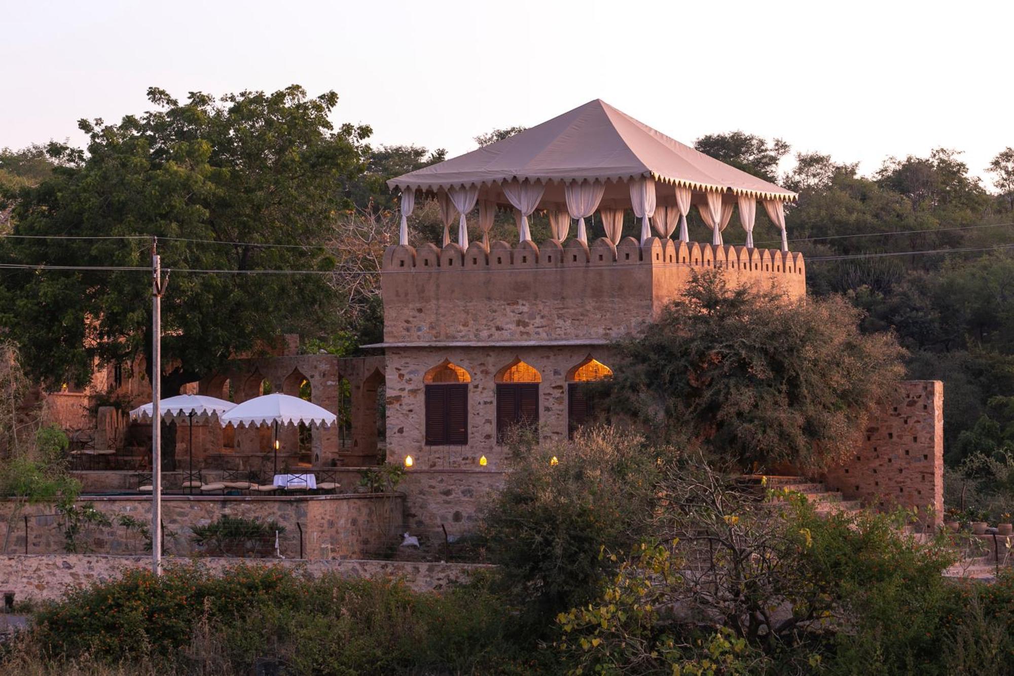 Manmatha A Luxury Retreat Bed and Breakfast Udaipur Exterior foto